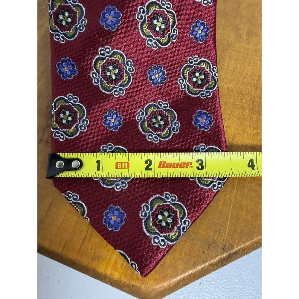 Jos A Bank Silk Tie Burgundy Red Floral Medallion Made in‎ Italy